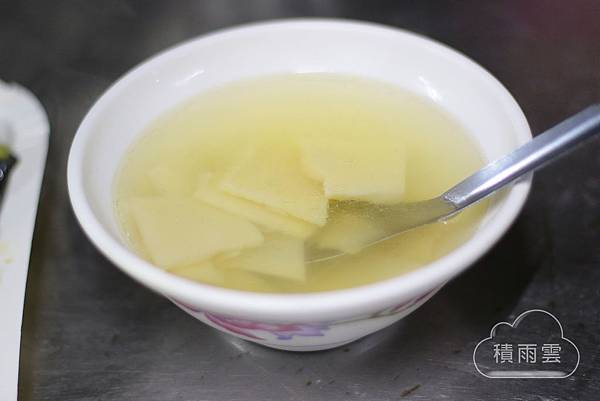 台南新營漁市對面深夜無名飯桌 台南新營漁市對面深夜無名飯桌
