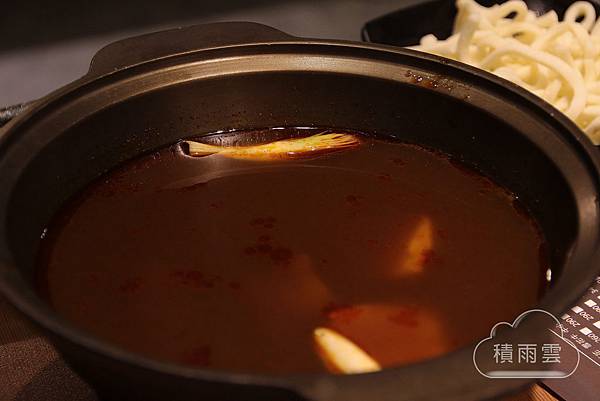 台南老城門洞重慶麻辣火鍋 台南老城門洞重慶麻辣火鍋