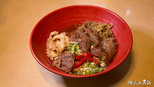 4-3【台北牛肉麵 水餃】招牌菜:滿漢牛肉麵140.jpg 4-3【台北牛肉麵 水餃】招牌菜:滿漢牛肉麵140.jpg