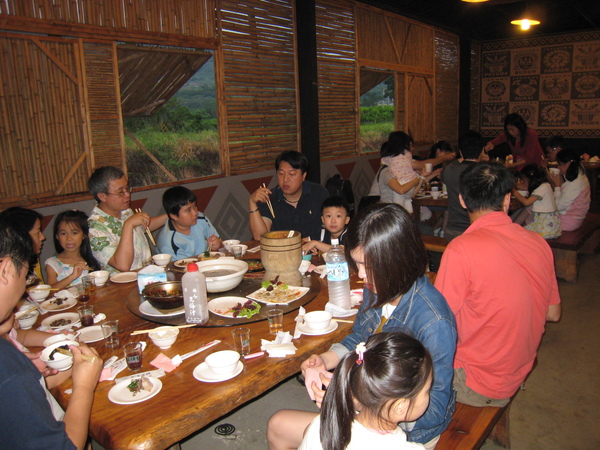 岩灣客棧晚餐