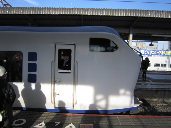 搭地鐵前往日本環球影城