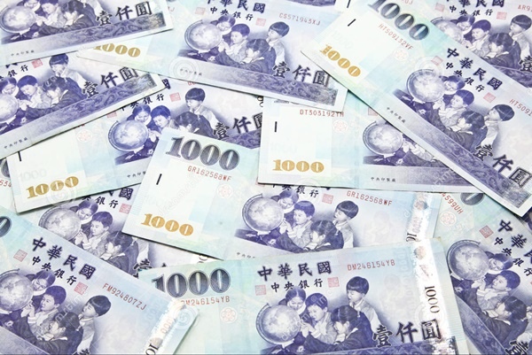 pile-taiwan-dollar-banknotes-thousand-43334643.jpg