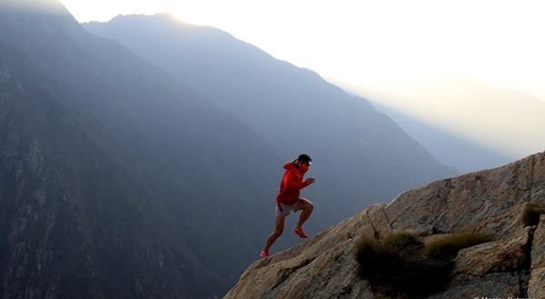 team-kilian-jornet-running.jpg