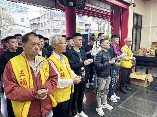 台南將軍苓雅寮金虎爺慈善會蒞臨鳳山白龍庵謁祖進香開光啟靈吉慶