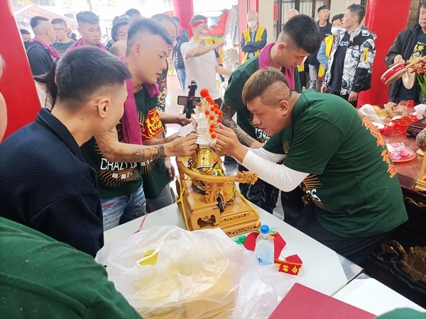 台南將軍苓雅寮金虎爺慈善會蒞臨鳳山白龍庵謁祖進香開光啟靈吉慶