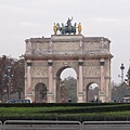 羅浮宮前的小凱旋門