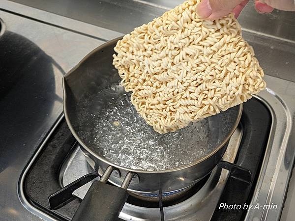 士力架巧克力+維力炸醬麵 士力架巧克力+維力炸醬麵