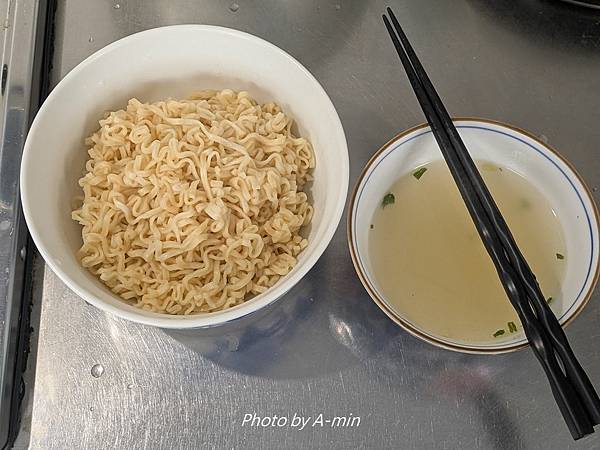 士力架巧克力+維力炸醬麵 士力架巧克力+維力炸醬麵