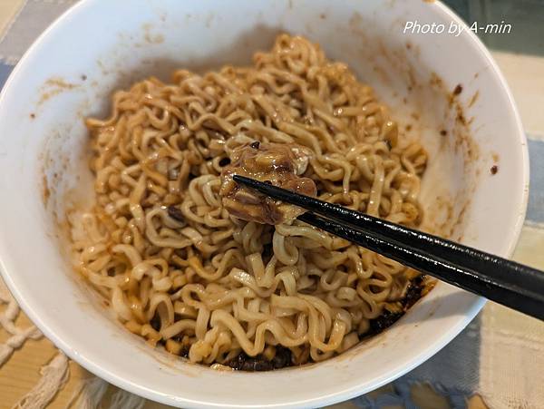 士力架巧克力+維力炸醬麵 士力架巧克力+維力炸醬麵