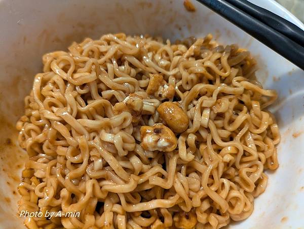 士力架巧克力+維力炸醬麵 士力架巧克力+維力炸醬麵