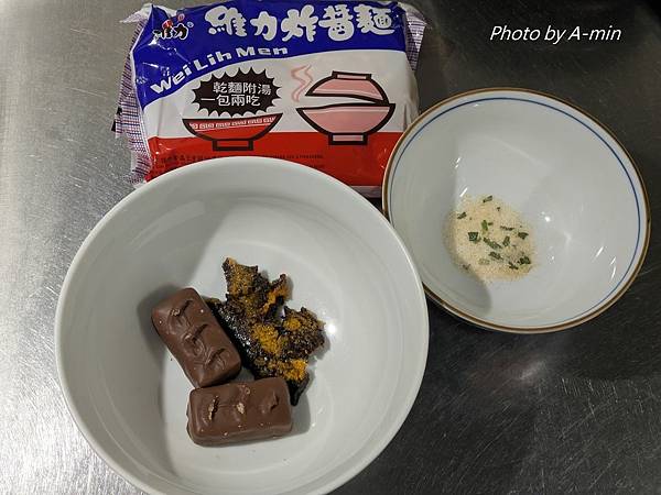 士力架巧克力+維力炸醬麵 士力架巧克力+維力炸醬麵