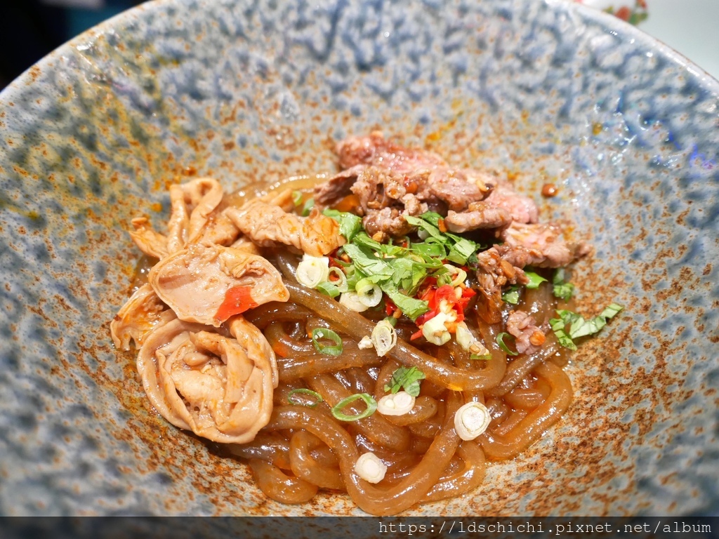 【台北美食】通化夜市美食推薦『壹直串麻辣鴛鴦』-高CP值串串