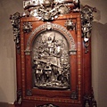 銀飾雕刻的櫃子
