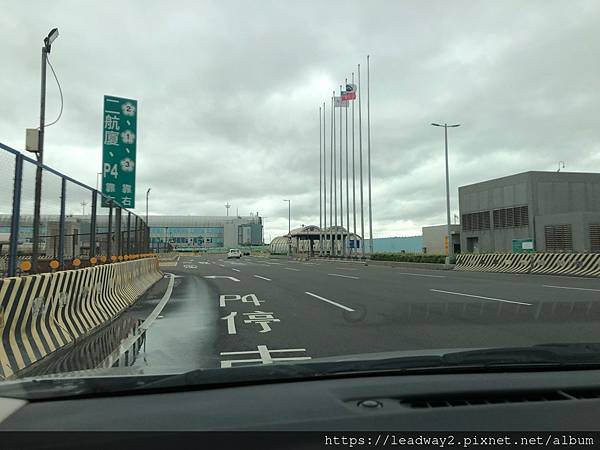 LINE_ALBUM_Uber 桃園機場 第二航站接機_221201_20.jpg