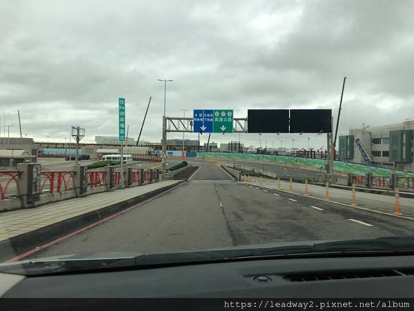LINE_ALBUM_Uber 桃園機場 第二航站接機_221201_25_0.jpg
