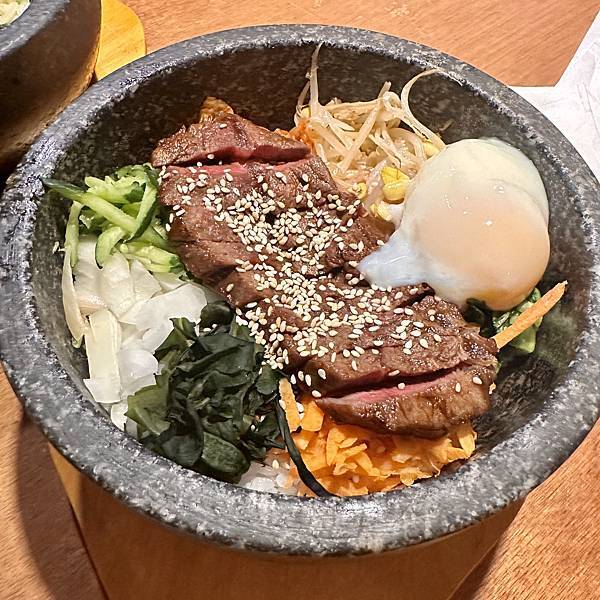 【中山區美食】四米大石鍋拌飯/奶油啤酒推爆！/海鮮煎餅必點