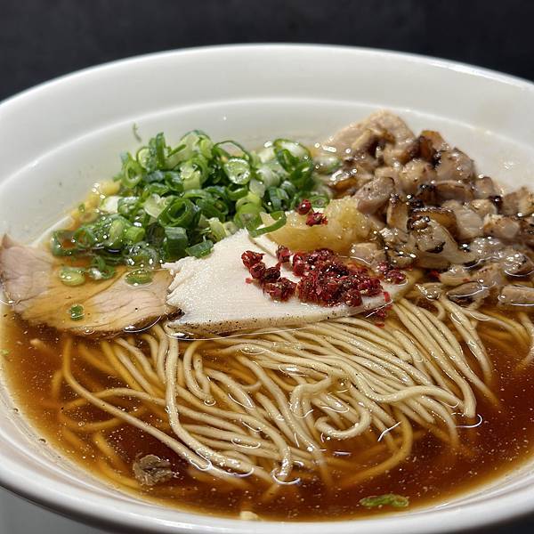 【新北板橋美食】春㐂拉麵職人/爆盛拉麵是真的爽/加開宵夜場