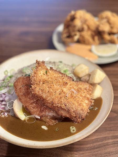 【高雄苓雅區美食】NIOI咖哩/帥哥老闆/意外的美食