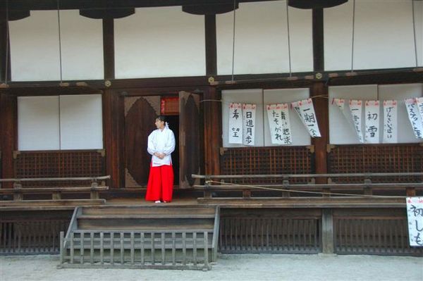 下鴨神社-巫女服.jpg