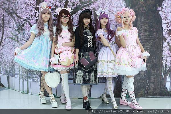 5-Steps-to-Become-Gothic-Lolita-4.jpg