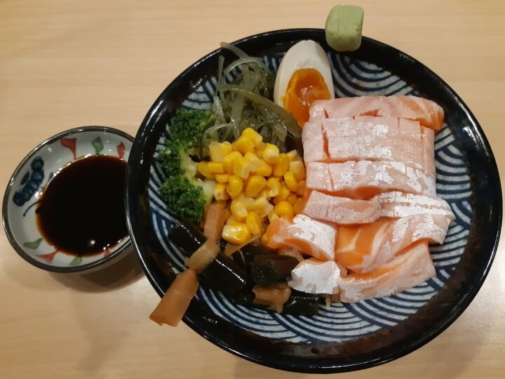 8-限量達人鮭魚肚丼(調整).jpg