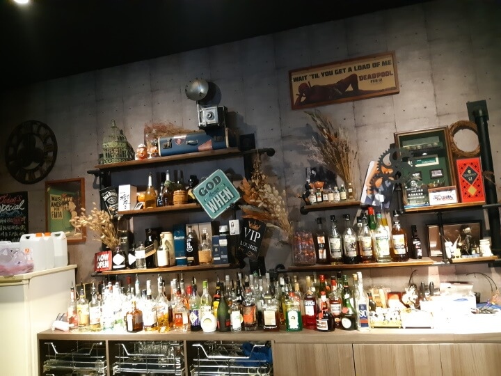 10-紙飛機餐酒館吧檯(調整).jpg