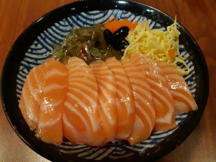 3-魚鱻鱻生魚片專賣店鮭魚丼(調整).jpg