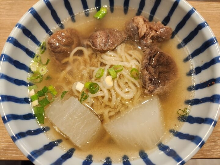 4-小巷子清燉牛肉麵招牌牛肉拉麵(調整).jpg