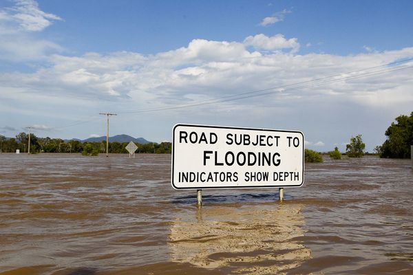 australia-flooding-2010-road-sign_31001_600x450.jpg