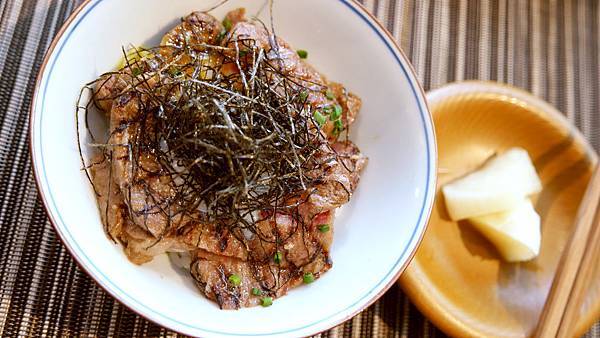 無骨牛丼 (2).JPG