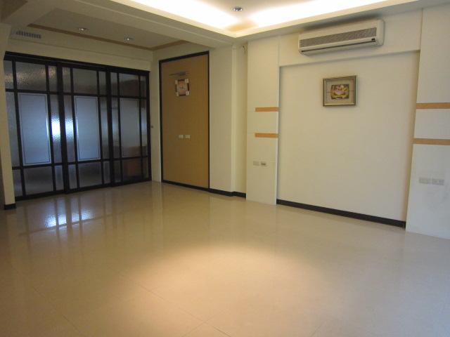 b3.jpg b3.jpg