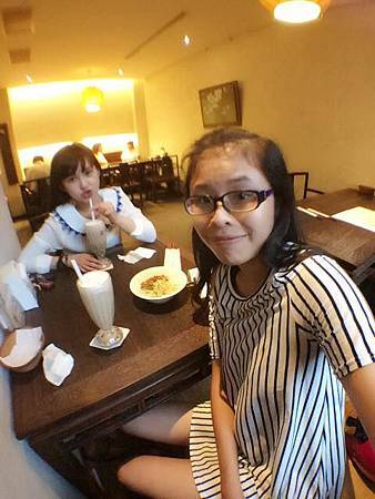 11753872_1122370357785363_380551437_n