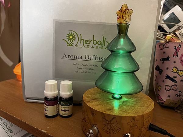 【herbally草本真情】聖誕樹精油擴香儀好有情調讓大家 【herbally草本真情】聖誕樹精油擴香儀好有情調讓大家
