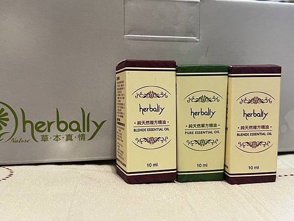 【herbally草本真情】聖誕樹精油擴香儀好有情調讓大家 【herbally草本真情】聖誕樹精油擴香儀好有情調讓大家