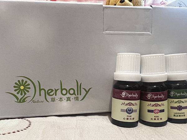 【herbally草本真情】聖誕樹精油擴香儀好有情調讓大家 【herbally草本真情】聖誕樹精油擴香儀好有情調讓大家