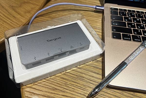 Targus的集線轉接器超好用!文字工作者必備神器 Targus的集線轉接器超好用!文字工作者必備神器