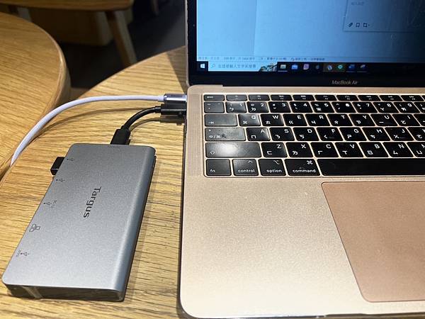 Targus的集線轉接器超好用!文字工作者必備神器 Targus的集線轉接器超好用!文字工作者必備神器