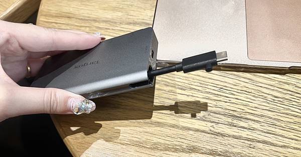 Targus的集線轉接器超好用!文字工作者必備神器 Targus的集線轉接器超好用!文字工作者必備神器