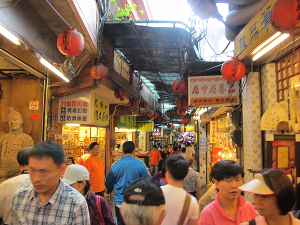 (51) 九份老街 人挤人The Bustling Street Of Jiufen.JPG