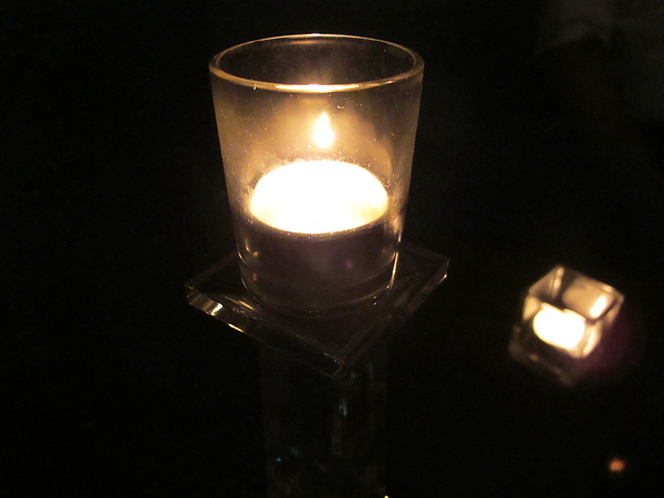 (483) 蜡之光 为黑暗出点薄弱的光 Candle Light Candle Light - Romantic - Maybe Yes From Certain point Of View.JPG