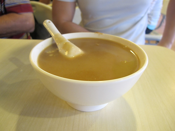 (90) 甜豆浆 用黑糖吗 Sweet Version Of Soya Bean Drink - Brown Colour - Is Brown Sugar Been Used.JPG