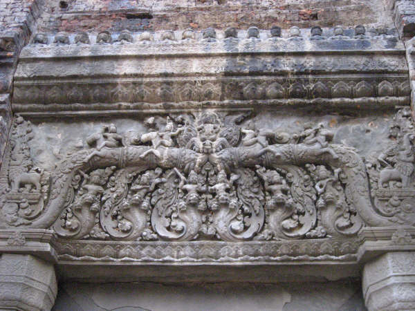 聖羅寺之門楣雕刻 1