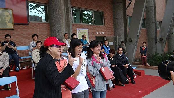 資深教師受獎 資深教師受獎