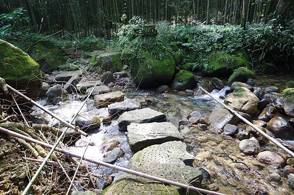 圓水步道過圓潭溪