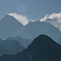 逆光下的Everest（左），珠穆朗碼峰，H8,850M，全世界最高峰！