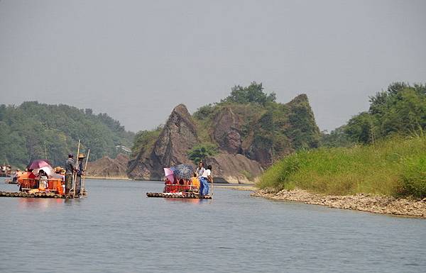 16龍虎山瀘溪河竹筏漂流064.JPG