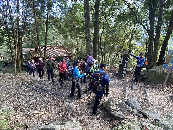 20240114 谷關八雄八仙山，順登佳保台山，兼記一隻台灣