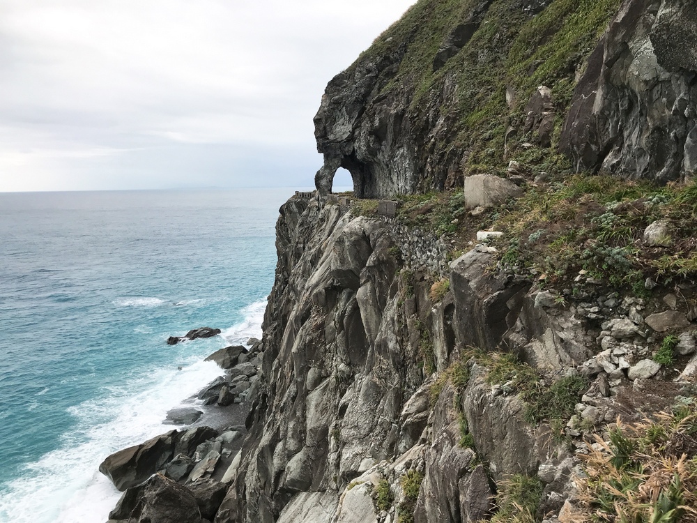 上山下海攀爬峭壁 尋訪被遺忘的舊蘇花公路 象鼻隧道 目前南側入口封閉中 雪莉traveler 上山下海攀爬峭壁 尋訪被遺忘的舊蘇花公路 象鼻隧道 目前南側入口封閉中 雪莉traveler