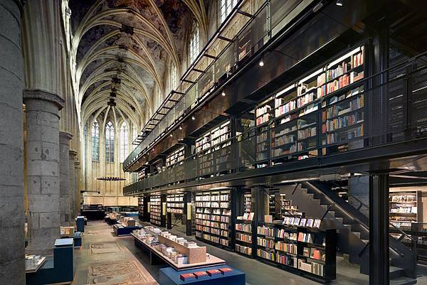 Selexyz Dominicanen Maastricht 11-bookstores-from-the-world-you-must-know-3.jpg