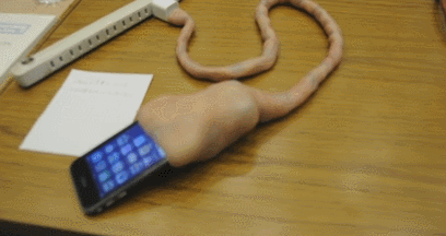 臍帶充電器 Umbilical-Cord-iPhone-Cable.gif